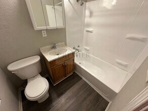 6108 E 153 Terrace in Grandview, MO - Foto de edificio - Building Photo