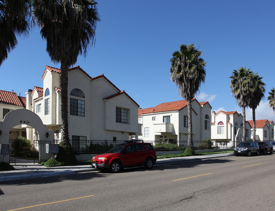 Villa Paraiso Condominiums in National City, CA - Building Photo