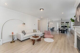 210 Monteith Dr in Chapel Hill, NC - Building Photo - Building Photo