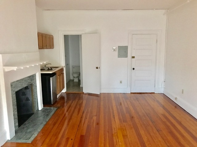 1077 Beacon St, Unit 7 in Brookline, MA - Building Photo - Building Photo