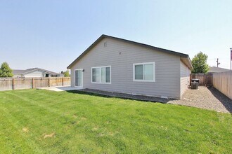 16901 Carmichael Ave in Caldwell, ID - Building Photo - Building Photo