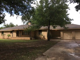 2843 Guilford Ln in Oklahoma City, OK - Building Photo