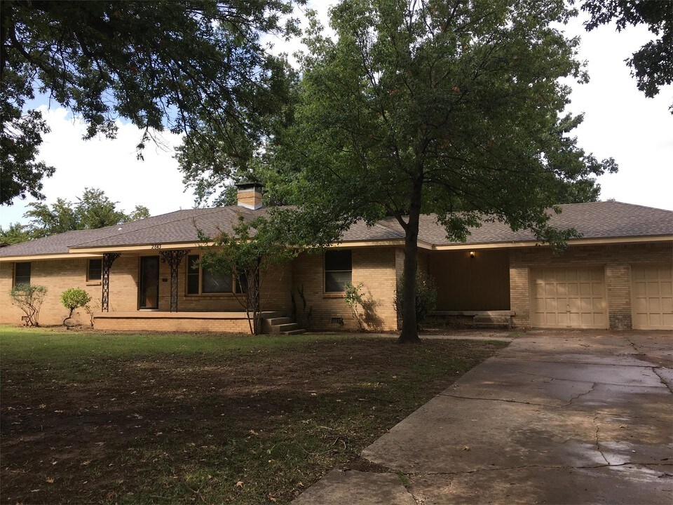 2843 Guilford Ln in Oklahoma City, OK - Building Photo