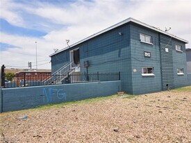 2913 Stewart Ave in Las Vegas, NV - Building Photo