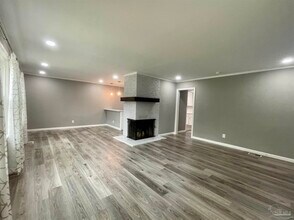 1815 Hallmark Dr in Pensacola, FL - Building Photo - Building Photo