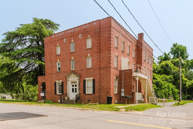 property at 203 W Liberty St