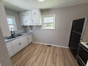 327 S Brownell Ave in Joplin, MO - Building Photo - Building Photo