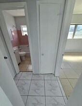 1440 NE 171 St in North Miami Beach, FL - Foto de edificio - Building Photo