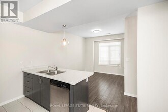 5038 Serena Dr in Lincoln, ON - Building Photo - Building Photo