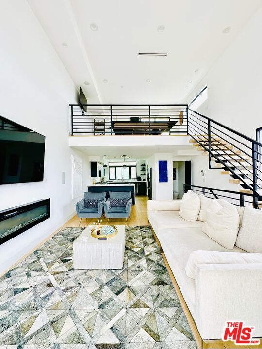 11326 Victory Blvd in Los Angeles, CA - Building Photo - Building Photo