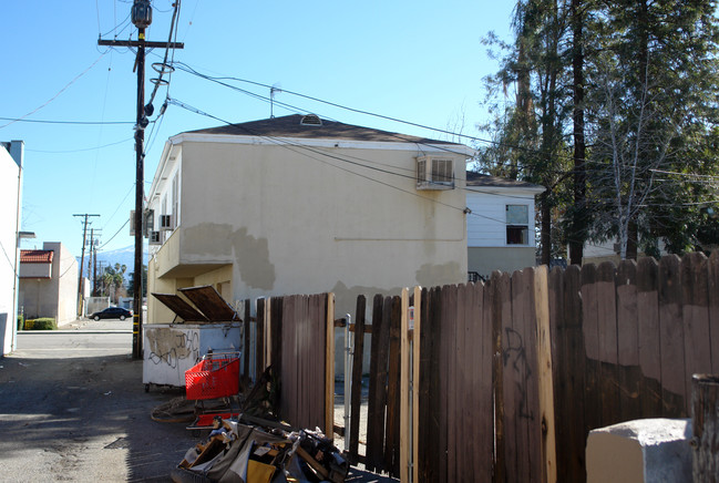 2138 N D St in San Bernardino, CA - Foto de edificio - Building Photo