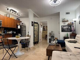 1470 N Dixie Hwy in Fort Lauderdale, FL - Building Photo
