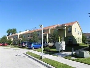 Block #2 in Kissimmee, FL - Building Photo - Building Photo