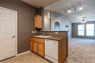 10001 Peace Way in Las Vegas, NV - Building Photo - Building Photo