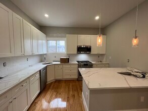 77 Pearl St, Unit 1 in Somerville, MA - Building Photo - Building Photo