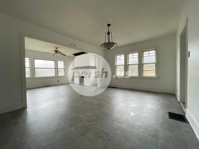 980 W William St in Decatur, IL - Building Photo - Building Photo