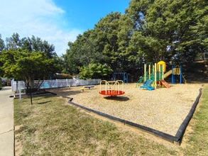 600 Reusens Rd in Lynchburg, VA - Foto de edificio - Building Photo