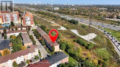 80 Acorn Pl in Mississauga, ON - Building Photo - Building Photo