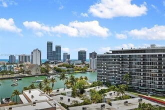 6900 Bay Dr in Miami Beach, FL - Building Photo - Building Photo