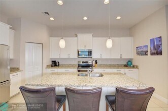 495 NE Abaca Way in Jensen Beach, FL - Building Photo - Building Photo