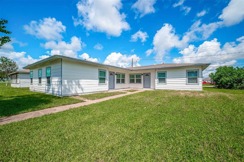 1746 Lynn Ln in Freeport, TX - Foto de edificio