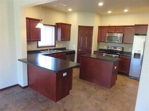 1810 23rd Ave NW in Minot, ND - Building Photo - Building Photo