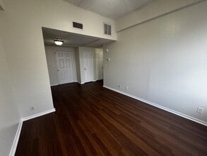 103 E Central Ave in Miami, OK - Building Photo - Building Photo