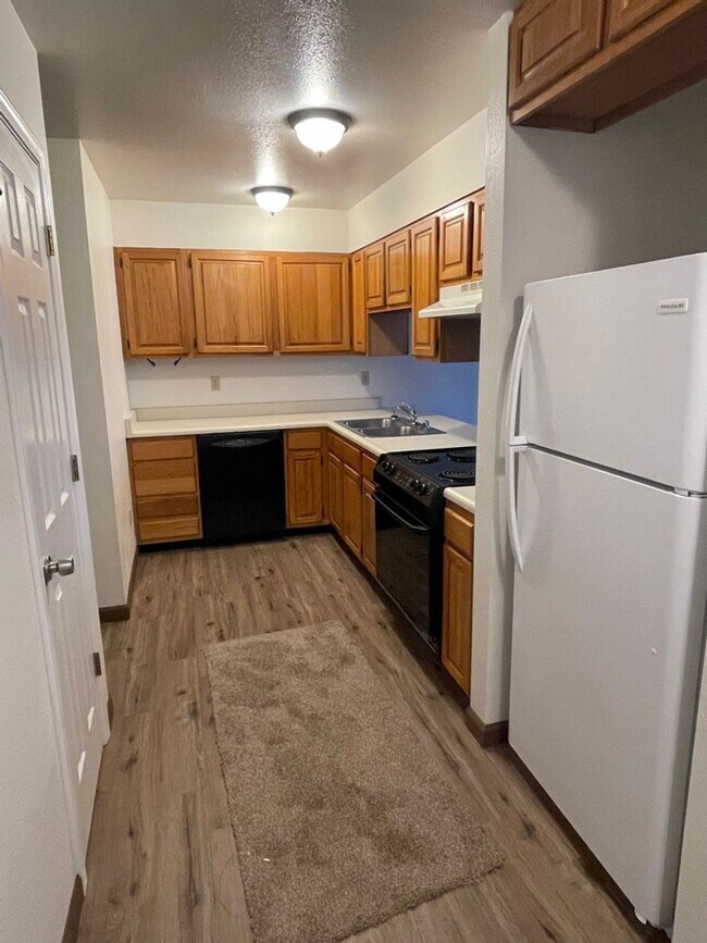 876 N Wesglenn Cir in Wasilla, AK - Building Photo - Building Photo