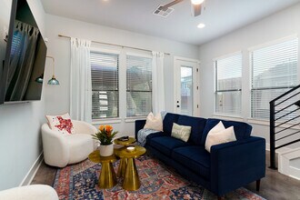 419 Cactus St in San Antonio, TX - Building Photo - Building Photo