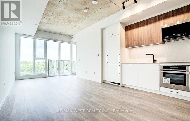 property at 689-689 The Queensway