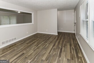 6702 Londonderry Dr in Morrow, GA - Foto de edificio - Building Photo