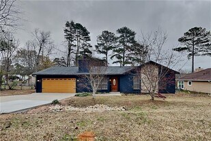 2444 Mistletoe Ln SW in Snellville, GA - Building Photo