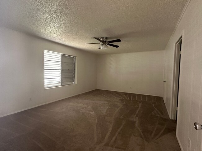 10533 Heizer Dr in Corpus Christi, TX - Foto de edificio - Building Photo