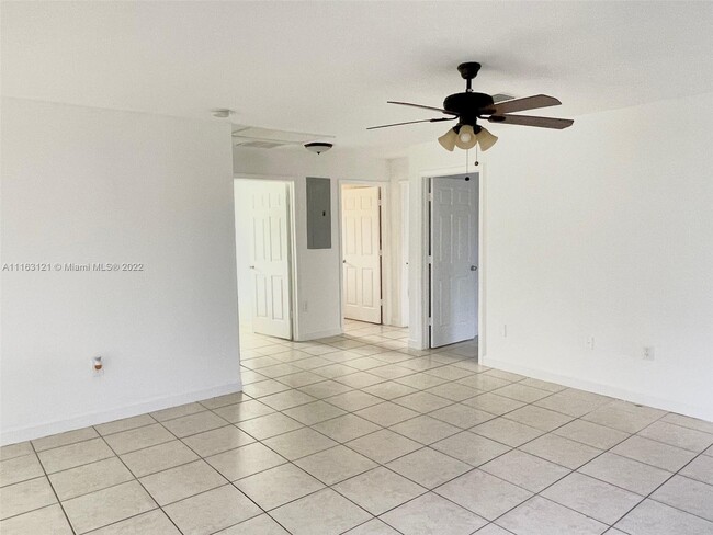 3177 NW 53rd St, Unit 1 in Miami, FL - Building Photo - Building Photo