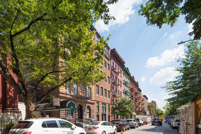 325-329 E 6th St in New York, NY - Foto de edificio - Building Photo