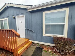 10808 22nd Ave Ct E in Tacoma, WA - Building Photo - Building Photo