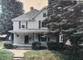 619 N Salisbury St, Unit Upstairs unit in West Lafayette, IN - Building Photo
