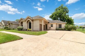 32610 Whitburn Trail in Fulshear, TX - Foto de edificio - Building Photo