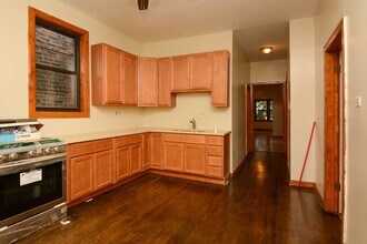 2825 N Milwaukee Ave, Unit 1 in Chicago, IL - Building Photo - Building Photo