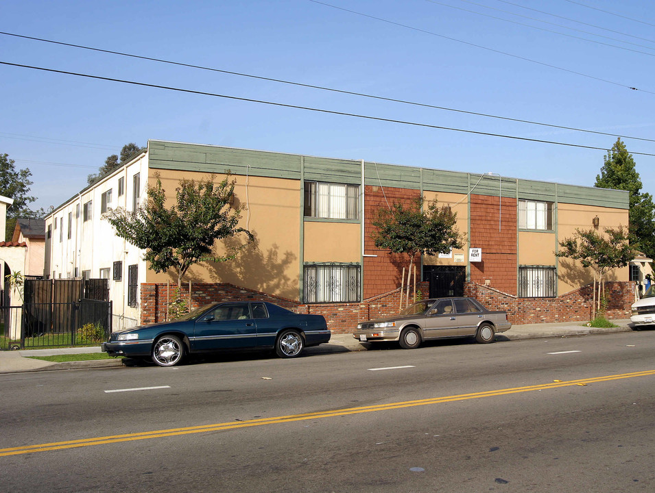 241 E South St in Long Beach, CA - Foto de edificio