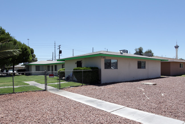 611-621 Desert Ln in Las Vegas, NV - Building Photo - Building Photo