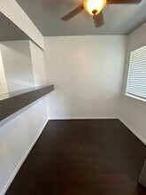 4701 Bell St, Unit 10 in Houston, TX - Building Photo - Building Photo