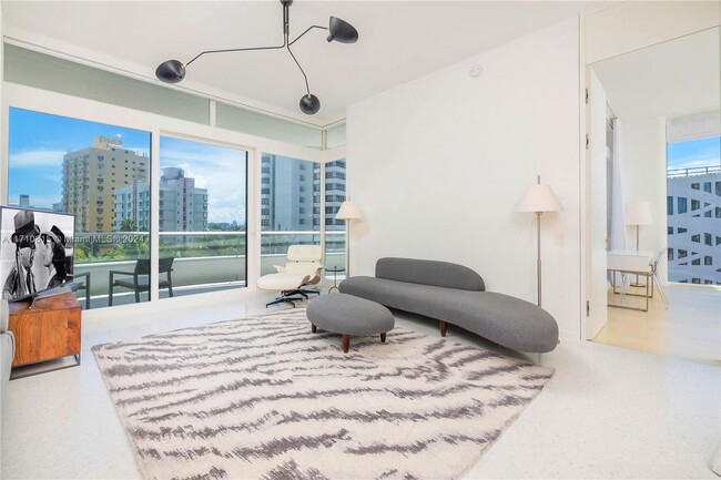 3315 Collins Ave in Miami Beach, FL - Building Photo - Building Photo