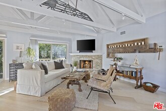 1362 Palisades Beach Rd in Santa Monica, CA - Building Photo - Building Photo