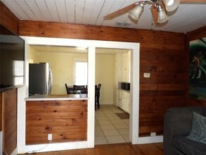 459 E Commerce St in New Braunfels, TX - Building Photo - Building Photo