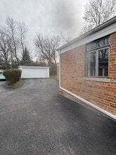2223 Hawthorne Rd in Homewood, IL - Building Photo - Building Photo