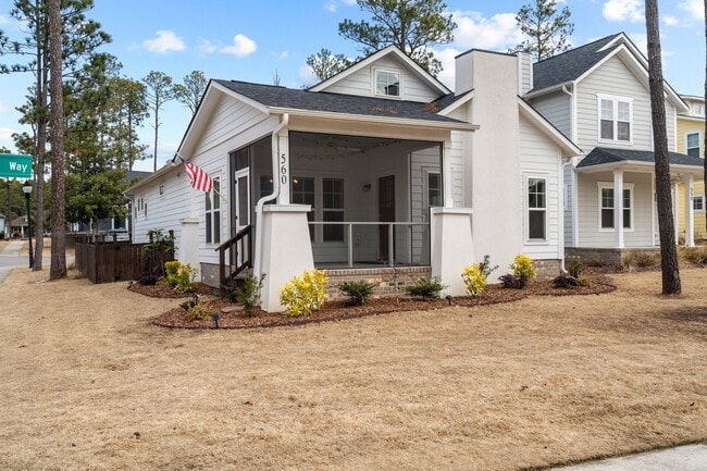 560 Wellers Way in Southern Pines, NC - Foto de edificio - Building Photo