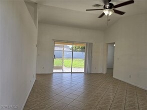 402 NE 23rd Pl in Cape Coral, FL - Building Photo - Building Photo