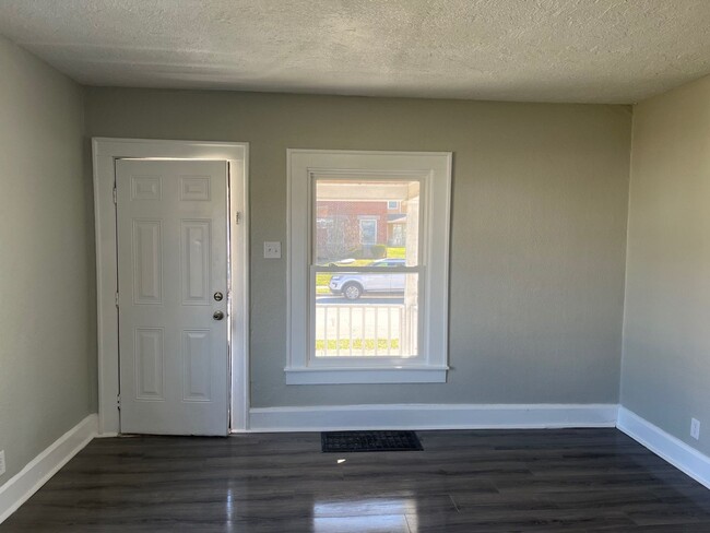 2105 Central Ave in Anderson, IN - Building Photo - Building Photo