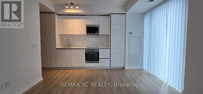 8 Widmer St in Toronto, ON - Building Photo - Building Photo